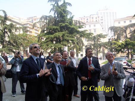 Omaggio floreale al Maestro Ruggiero Leoncavallo - Napoli 23 Aprile 2007_029.JPG